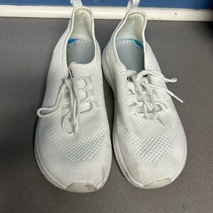 Zove lightweight White Athletic Sneakers